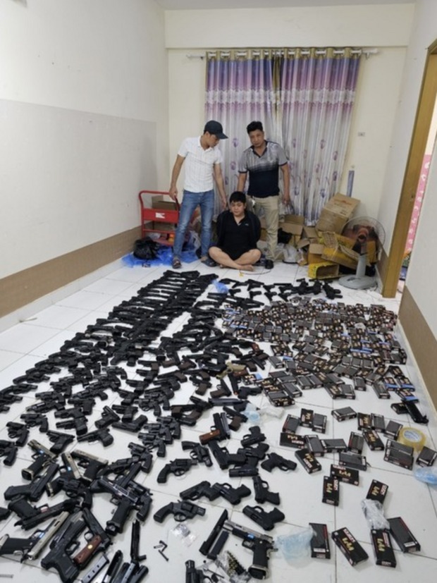 Công an TP.HCM triệt phá kho vũ khí chuyên bán online, thu giữ hơn 230 khẩu súng