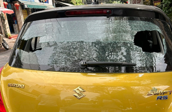 Truy tìm thủ phạm bắn bi sắt vào nhiều nhà dân, ô tô gần sân bay Tân Sơn Nhất