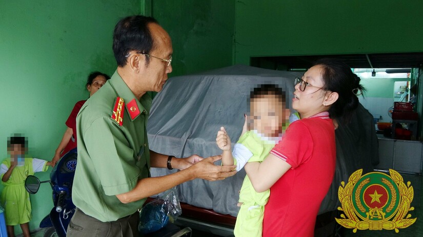 Khởi tố kẻ ngáo đá xông vào trường mầm non khống chế 3 trẻ em ở Tiền Giang