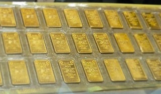 Giá vàng lao dốc tuột mốc 82 triệu đồng/lượng