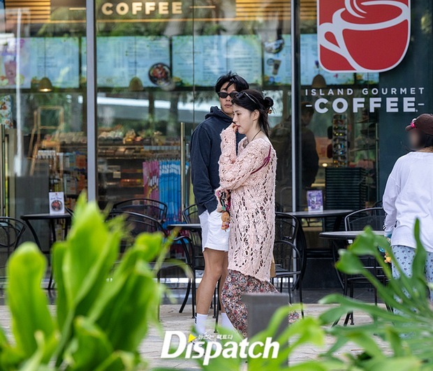 Dispatch tung ảnh độc quyền buổi hẹn hò của cặp đôi Han So Hee - Ryu Jun Yeol