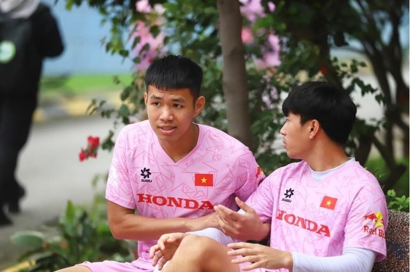 CHÍNH THỨC: HLV Troussier loại 5 cầu thủ khỏi ĐT Việt Nam