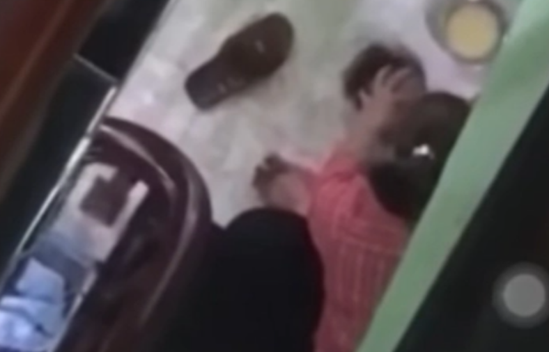 Xác minh clip trẻ bị bắt nằm ngửa, đánh đập ép ăn bột tại một cơ sở mầm non