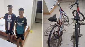 Xót xa hoàn cảnh hai anh em đạp xe từ Điện Biên xuống Hà Nội tìm mẹ