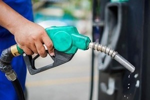 Giá xăng hôm nay ngày 3/5/2024: Trong nước xăng tăng, dầu giảm
