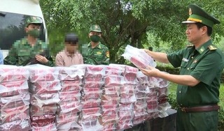 Bắt nhóm đối tượng cất giấu 121kg ma túy dưới gầm ghế xe 16 chỗ từ Lào về Việt Nam