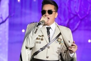 Sở Văn hóa - Thể thao TPHCM mời ca sĩ Đàm Vĩnh Hưng làm việc vụ ‘huy hiệu lạ’