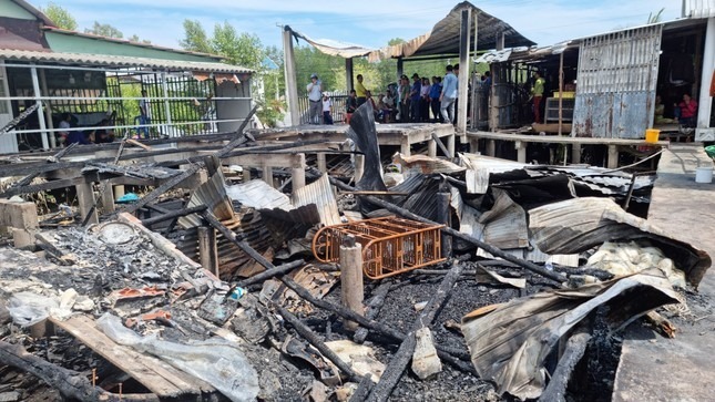 Cháy nhà liên tiếp ở Cà Mau, 8 căn nhà bị thiêu rụi