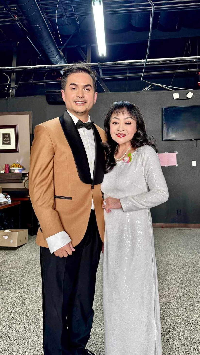 Showbiz Việt bàng hoàng, đau xót trước sự ra đi của Đức Tiến, có người vừa nói chuyện đêm qua