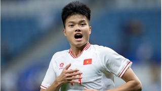 HLV Kim Sang-sik gây tranh cãi khi triệu tập tiền đạo 3 năm ghi 1 bàn