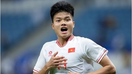 HLV Kim Sang-sik gây tranh cãi khi triệu tập tiền đạo 3 năm ghi 1 bàn
