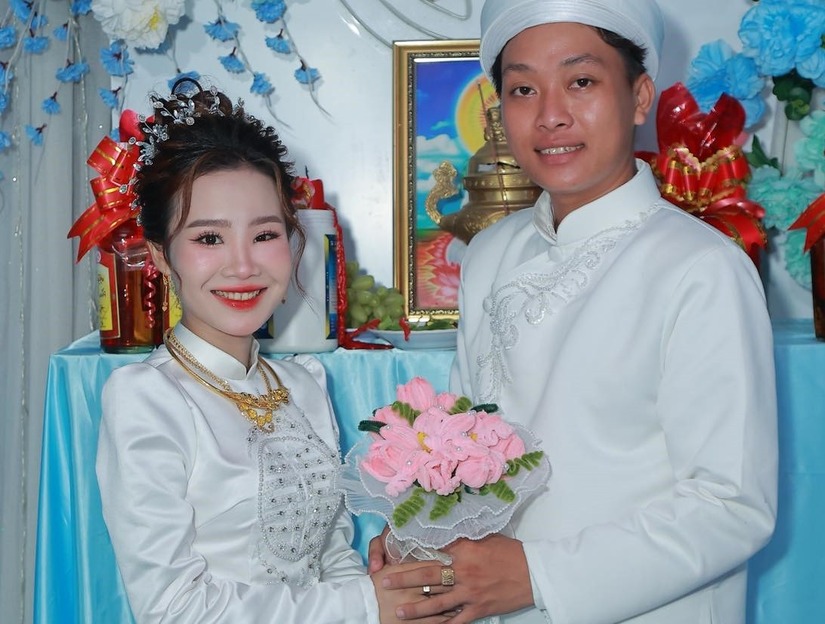 Bị ong đốt trước giờ rước dâu, cô gái miền Tây có bộ ảnh cưới để đời