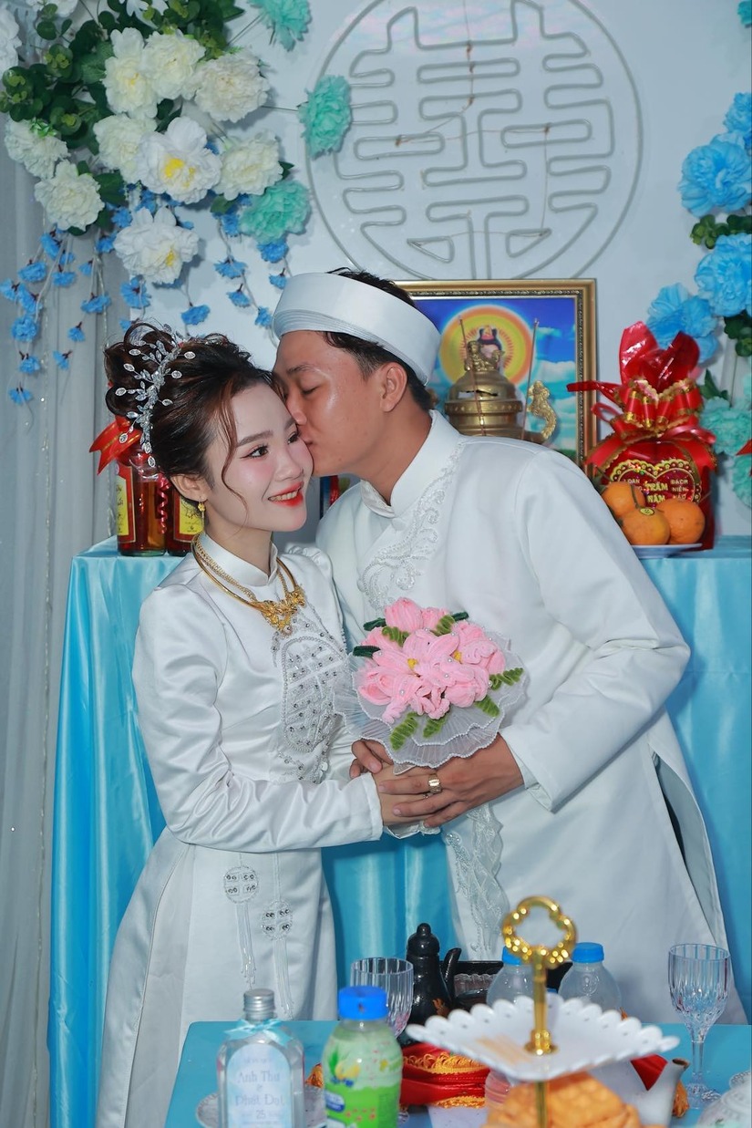 Bị ong đốt trước giờ rước dâu, cô gái miền Tây có bộ ảnh cưới để đời