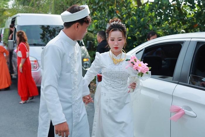 Bị ong đốt trước giờ rước dâu, cô gái miền Tây có bộ ảnh cưới để đời