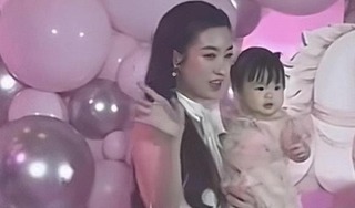 Hoa hậu Đỗ Mỹ Linh công khai diện mạo và tên thật con gái đầu lòng