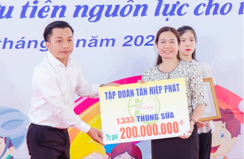 Ấm lòng những món quà sức khỏe được gửi trao trong Tháng hành động Vì trẻ em năm 2024