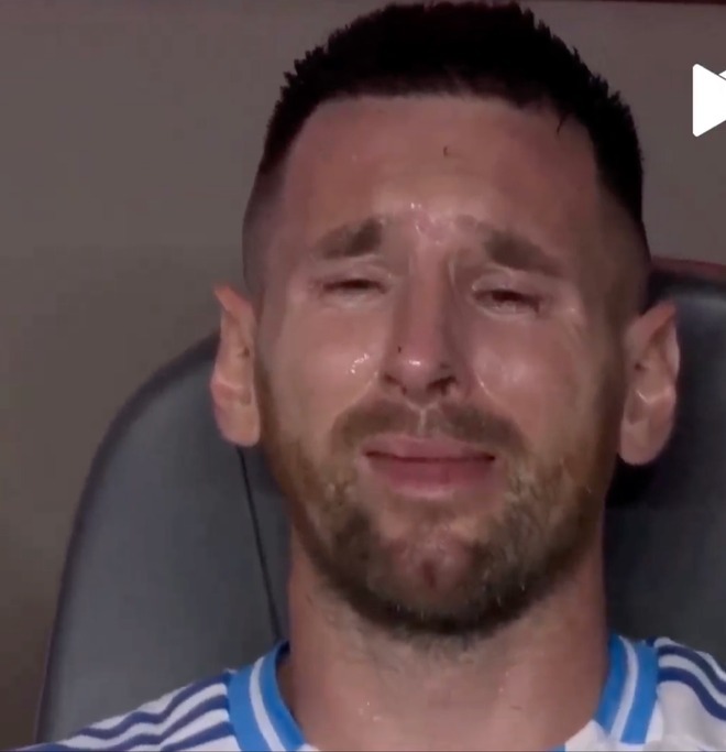 Messi khóc nức nở rời sân vì chấn thương ở chung kết Copa America
