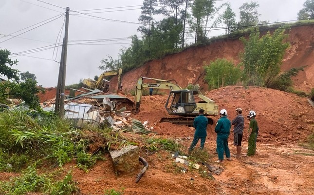 Hiện trường vụ sạt lở đất ở xã Đạ K'Nàng, Lâm Đồng làm một giáo viên tử vong 