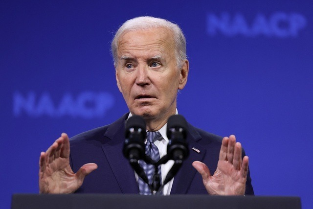 Tổng thống Biden cho biết sẽ cân nhắc việc dừng tranh cử nếu các bác sĩ nói ông có bệnh