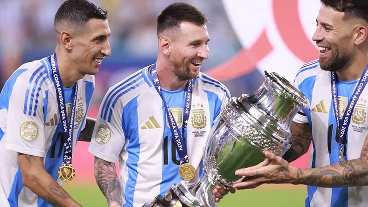 Dàn sao Tây Ban Nha vô địch EURO, vẫn lo bị Messi 'nẫng' mất Quả bóng vàng