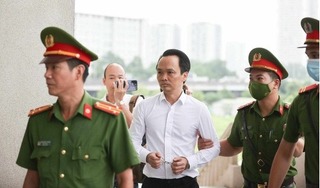 Bị cáo Trịnh Văn Quyết đang điều trị bệnh lao nhưng 'đủ sức khỏe' tham gia phiên tòa dài ngày