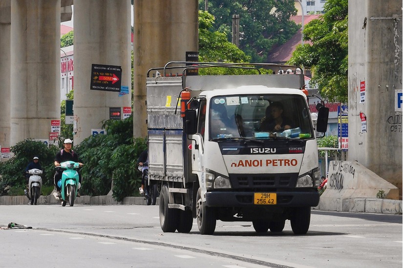 Cấm ô tô tải, xe khách vào trung tâm Hà Nội trong những ngày Quốc tang