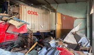 Nguyên nhân vụ xe container tông vào nhà dân làm 3 người tử vong