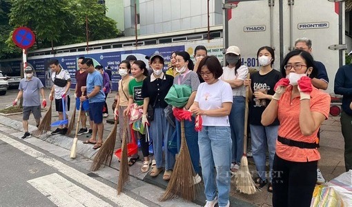 Người Hà Nội lặng lẽ dọn dẹp quanh khu vực Nghĩa trang nơi đón Tổng Bí thư Nguyễn Phú Trọng về an nghỉ