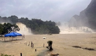 Thác Bản Giốc ngập trong nước