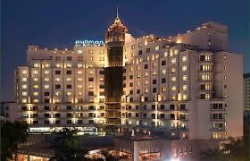 Khởi tố 18 bị can trong vụ đánh bạc liên quan nguyên Bí thư Thành ủy Hòa Bình