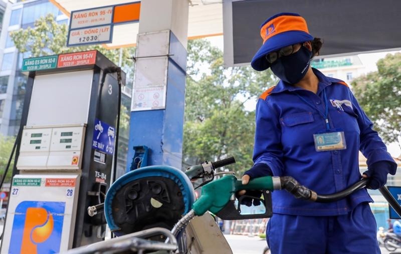 Giá xăng dầu chiều 15/8: tăng đồng loạt sau 5 lần giảm