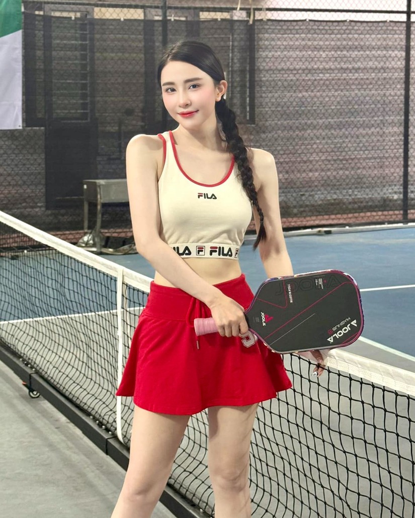 Sao nữ Việt đua nhau diện váy ngắn chơi pickleball