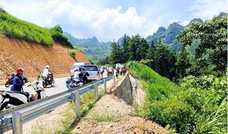 Ô tô lao xuống vực bốc cháy, 2 người thương vong ở Hà Giang