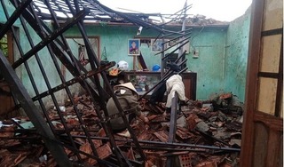 Mưa gió làm sập nhà người dân ở Quảng Ngãi