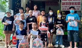 Hoa hậu Thiên Ân mang Trung thu sớm đến với bệnh nhi ung bướu