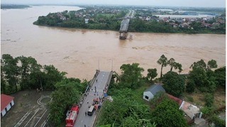 Bước đầu xác định có 10 ô tô, 2 xe máy và 13 người bị cuốn trôi trong vụ sập cầu Phong Châu 