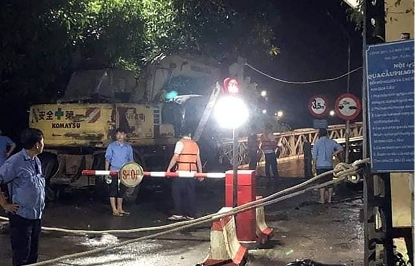 Cầu phao Ninh Cường tại Nam Định bị đứt