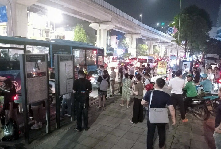 Nguyên nhân tàu điện metro Cát Linh- Hà Đông đang chạy bỗng dừng đột ngột 