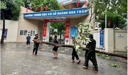 Hỗ trợ học phí cho học sinh bị ảnh hưởng bởi bão lũ