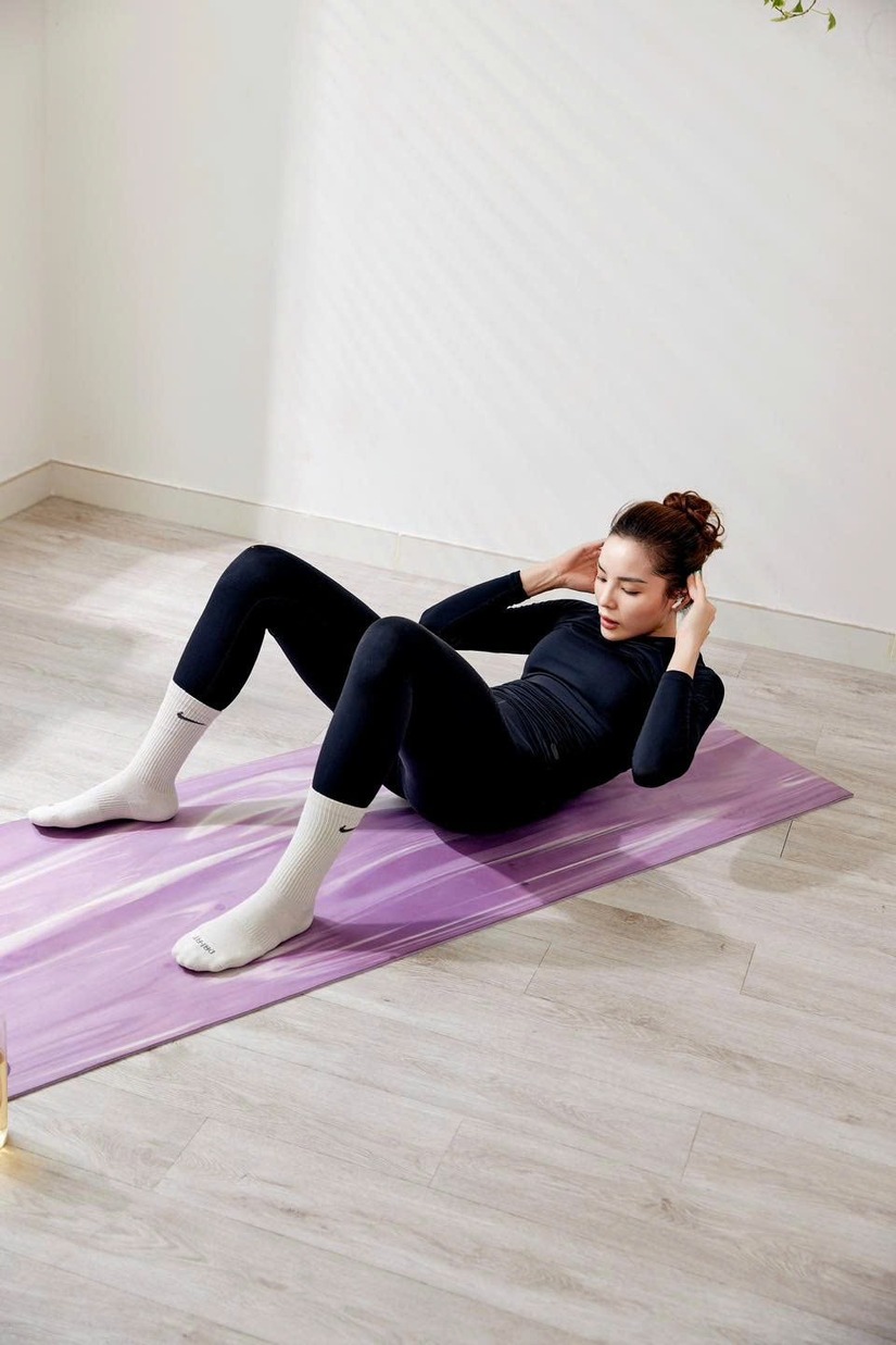 Cách tập luyện chỉ 30 phút mỗi ngày để có vòng eo 'con kiến' như Hoa hậu Kỳ Duyên