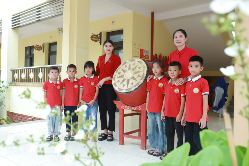 Học trò vùng 'rốn lũ' Hà Nội phải đi học nhờ để kịp tiến độ chương trình