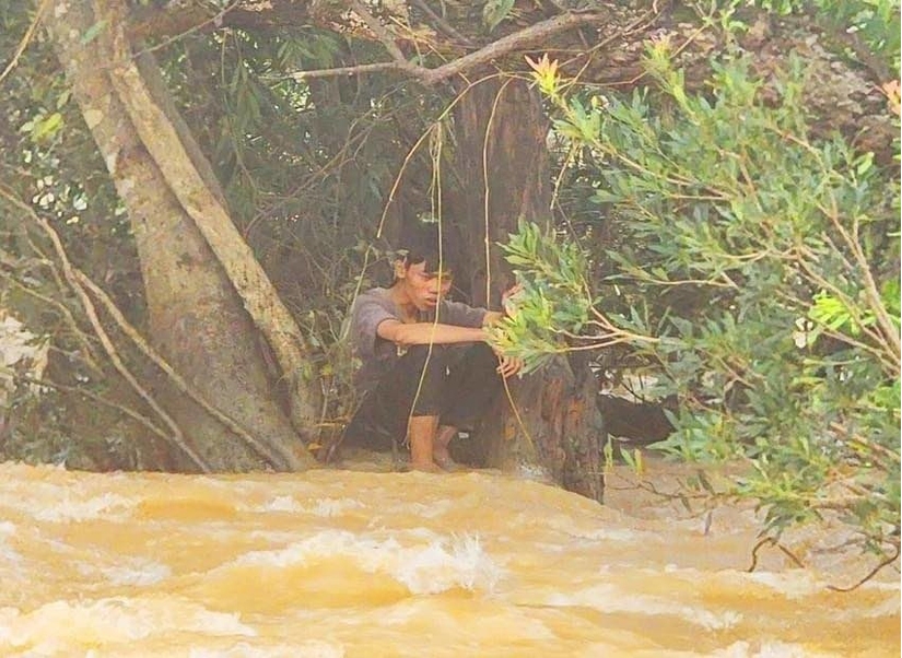 Thanh niên sống sót kỳ diệu khi kẹt giữa dòng nước lũ, nhịn đói 9 ngày