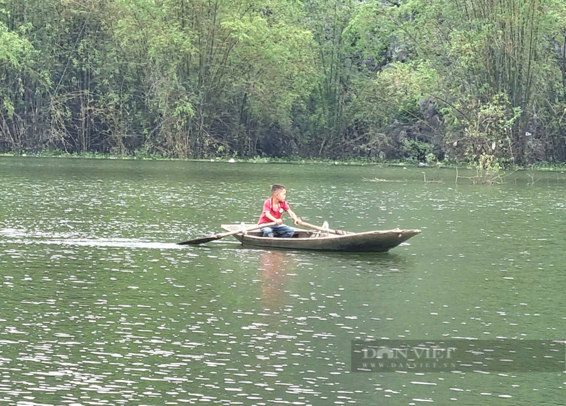 Hành trình đến trường trên những con thuyền không phao cứu sinh