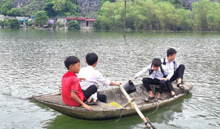 Hành trình đến trường trên những con thuyền không phao cứu sinh
