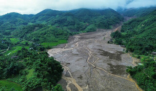 Khoảng 1,6 triệu m³ đất đá, bùn nước trút xuống làng Nủ trong thời gian ngắn