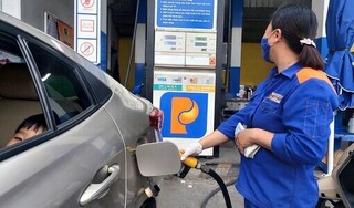 Giá xăng đảo chiều giảm mạnh, về dưới 20.000 đồng/lít