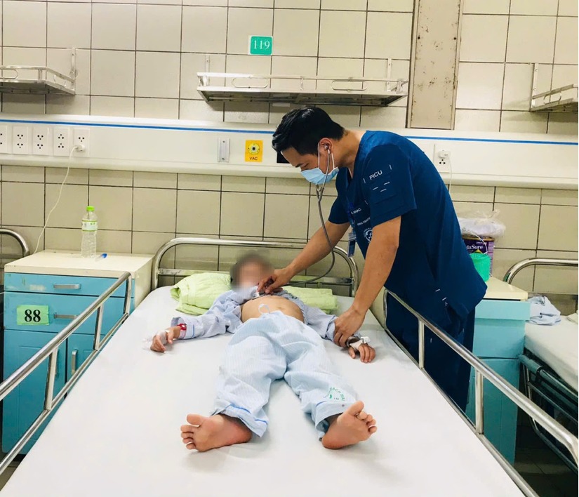 Tự ý cho con uống 11 loại thuốc để chữa ho, trẻ sốc phản vệ nguy kịch
