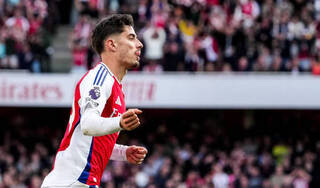 Arsenal ngược dòng, Havertz sánh ngang Van Persie