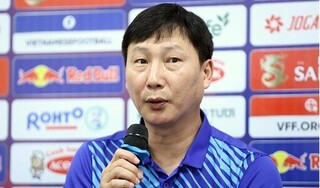 HLV Kim Sang Sik tiết lộ ai sẽ vắng mặt ở trận ĐT Việt Nam đấu Ấn Độ?
