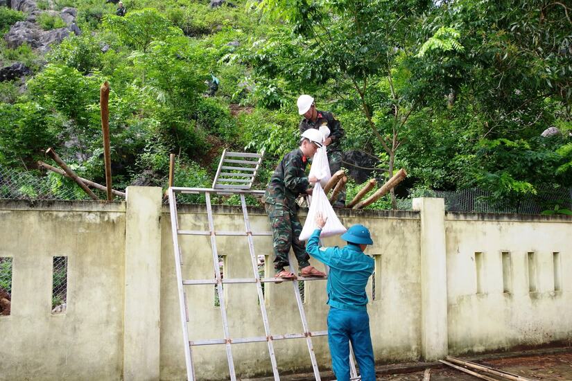 Quảng Bình: Phá huỷ khối đá nặng 300 tấn có nguy cơ sạt lở ở Phong Nha